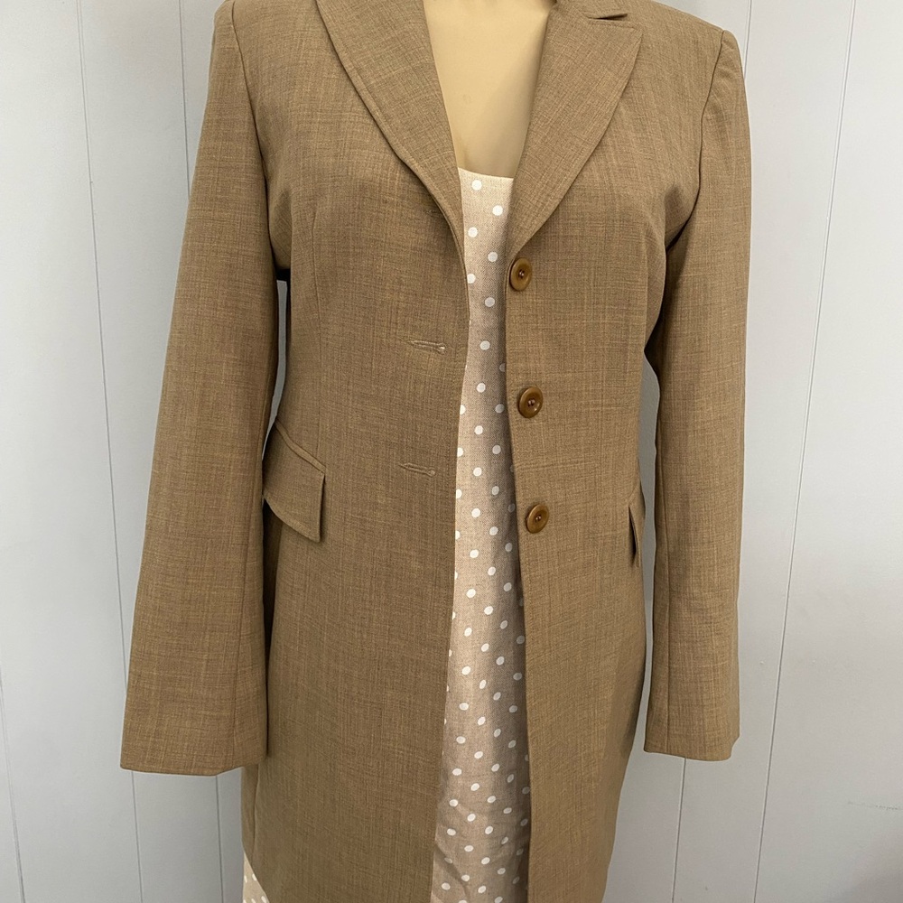 Tailored Tan Single-Breasted Trench Coat for Women